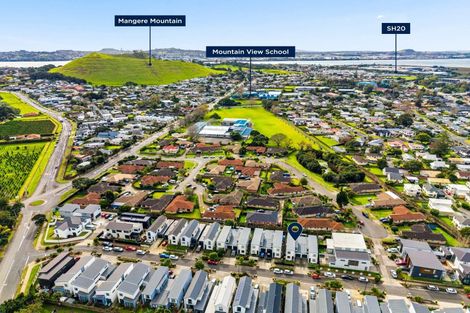 Photo of property in 24 Tapuwae Way, Mangere Bridge, Auckland, 2022