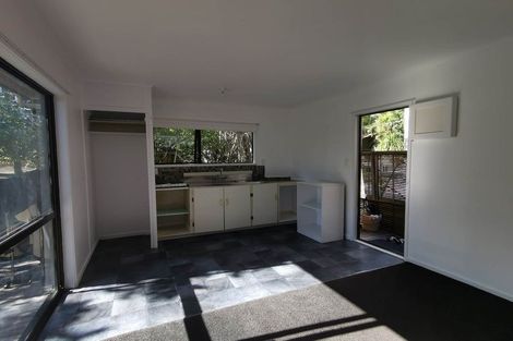Photo of property in 1295 Whangaparaoa Road, Army Bay, Whangaparaoa, 0930
