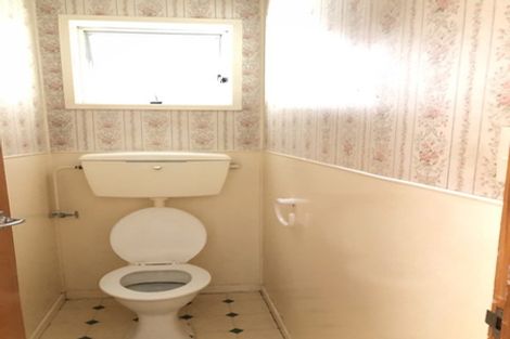 Photo of property in 3 Tahu Crescent, Sunnynook, Auckland, 0620