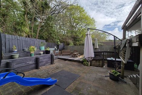 Photo of property in 2/12 Mahuta Grove, Northcote, Auckland, 0627