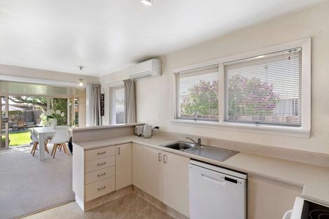 Photo of property in 77 Farquhars Road, Redwood, Christchurch, 8051