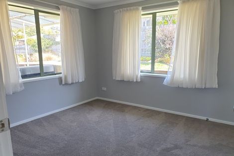 Photo of property in 2 Te Kauri Place, Helensville, 0800