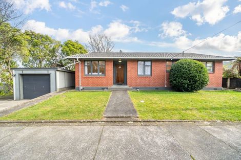 Photo of property in 10 Vista Crescent, Maoribank, Upper Hutt, 5018