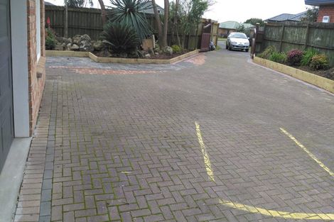 Photo of property in 32 Pitt Avenue, Clendon Park, Auckland, 2103