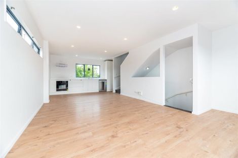 Photo of property in Lakeview Terrace, 22/14 Ambrico Place, New Lynn, Auckland, 0600