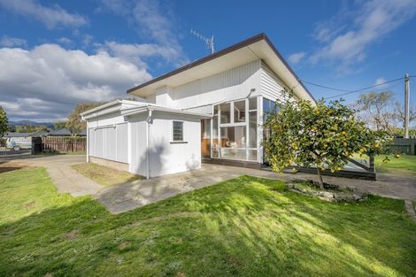 Photo of property in 81 Queenwood Road, Levin, 5510