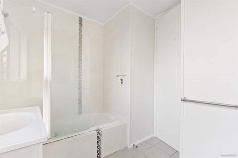 Photo of property in 15 Kayle Glen, West Harbour, Auckland, 0618