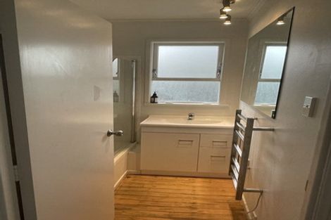 Photo of property in 8 Kea Place, Mangere Bridge, Auckland, 2022