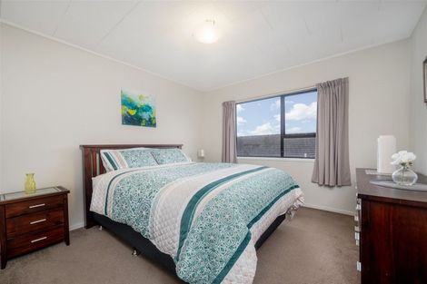Photo of property in 19 Glenshee Place, Highland Park, Auckland, 2010