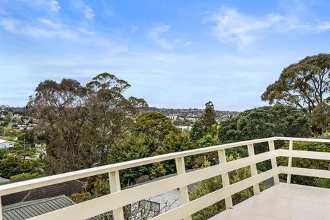 Photo of property in 20 Chivalry Road, Glenfield, Auckland, 0629