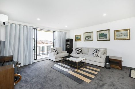 Photo of property in Maddison Apartments, 2/6c Queen Street, Palmerston North, 4410