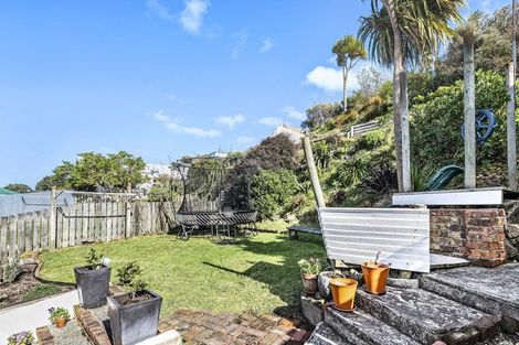 Photo of property in 72 Eden Street, Island Bay, Wellington, 6023