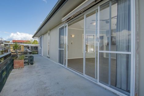 Photo of property in 30 Omokoroa Road, Omokoroa, 3114
