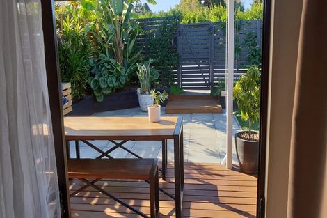 Photo of property in 4 Woodvale Road, Glen Eden, Auckland, 0602