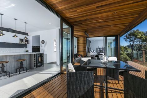 Photo of property in 182 Scenic Drive, Titirangi, Auckland, 0604