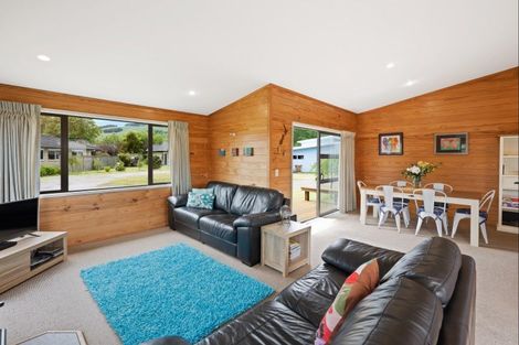 Photo of property in 7 Lakemere Way, Kinloch, Taupo, 3377