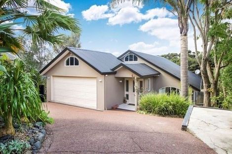 Photo of property in 16 Lagoon Way, West Harbour, Auckland, 0618