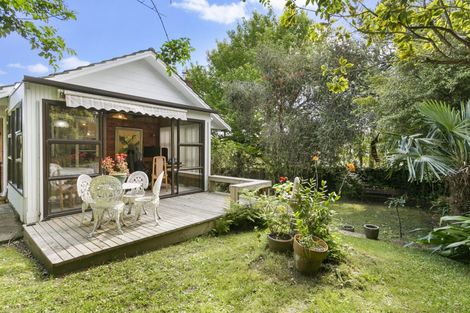 Photo of property in 27 Merriefield Avenue, Forrest Hill, Auckland, 0620