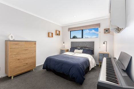 Photo of property in 10 Te Puia Drive, Aotea, Porirua, 5024