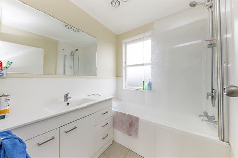 Photo of property in 136 Chichester Drive, Rosehill, Papakura, 2113