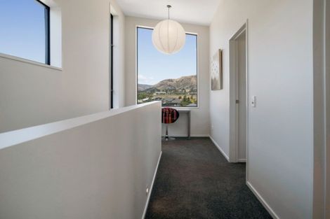 Photo of property in 14 Tuke Lane, Wanaka, 9305