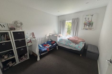 Photo of property in 5 Bendigo Grove, Newlands, Wellington, 6037