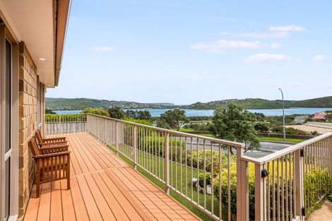 Photo of property in 9 Hollyford Place, Aotea, Porirua, 5024