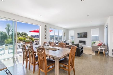 Photo of property in 3 Taumata Road, Omaha, 0986