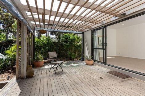 Photo of property in 34 Danica Esplanade, Te Atatu Peninsula, Auckland, 0610