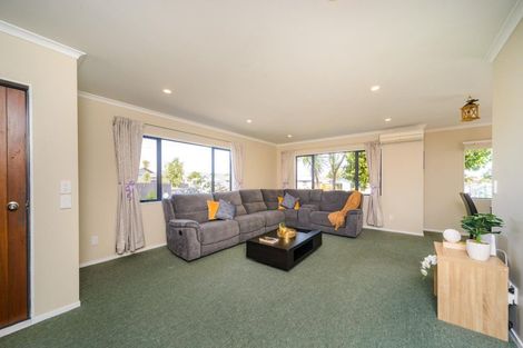 Photo of property in 37 Dahlstrom Grove, Kelvin Grove, Palmerston North, 4414