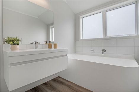 Photo of property in 32 Costello Drive, Ngatea, 3503