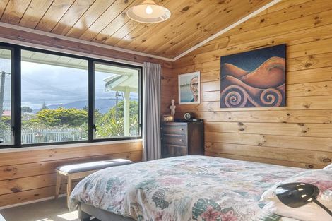 Photo of property in 1a Field Way, Waikanae Beach, Waikanae, 5036