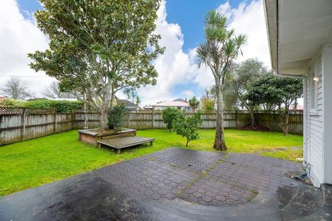 Photo of property in 38 Buscomb Avenue, Henderson, Auckland, 0610
