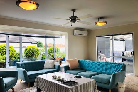 Photo of property in 12 Naul Place, East Tamaki Heights, Auckland, 2016