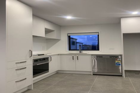 Photo of property in 4/58 Kemp Road, Massey, Auckland, 0614