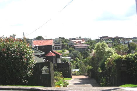 Photo of property in 1/870 Beach Road, Waiake, Auckland, 0630