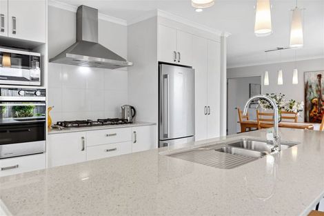 Photo of property in 21 Naeo Close, Papamoa Beach, Papamoa, 3118