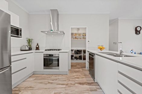 Photo of property in 1 Malbec Place, Huapai, Kumeu, 0810