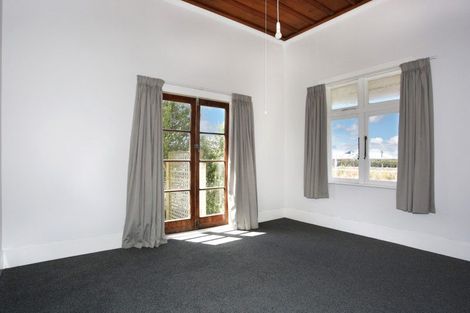 Photo of property in 1 Cadman Street, Dannevirke, 4930