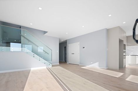 Photo of property in 8 Taipahitini Road, Rosehill, 2113