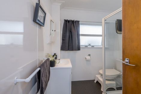 Photo of property in 32 Kent Street, Levin, 5510