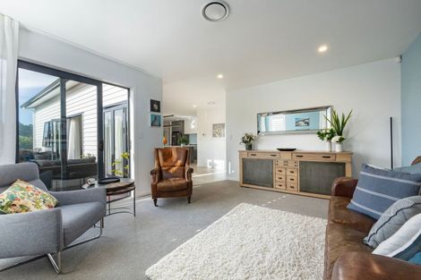 Photo of property in 18 Jane Maree Road, Kumeu, 0810