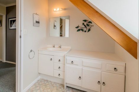 Photo of property in 10 Regal Street, Levin, 5510