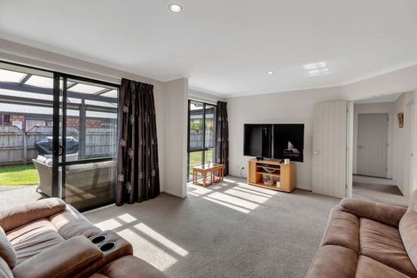 Photo of property in 4 Barry Curtis Place, Levin, 5510