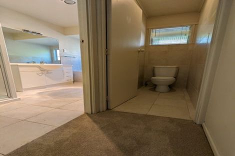 Photo of property in 77 Beechdale Crescent, Pakuranga Heights, Auckland, 2010