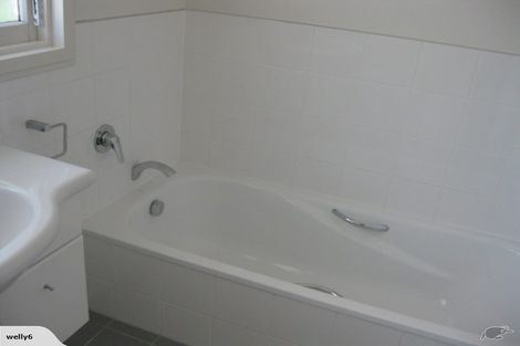 Photo of property in 27 Huntleigh Park Way, Ngaio, Wellington, 6035