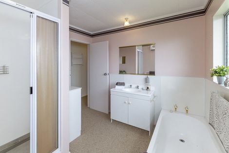 Photo of property in 2 Winslow Place, Levin, 5510