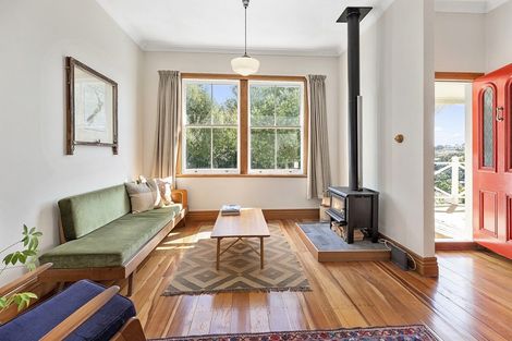 Photo of property in 19 Kopiko Way, Brooklyn, Wellington, 6021