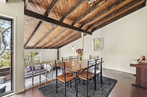 Photo of property in 21 Longfellow Parade, Glen Eden, Auckland, 0604