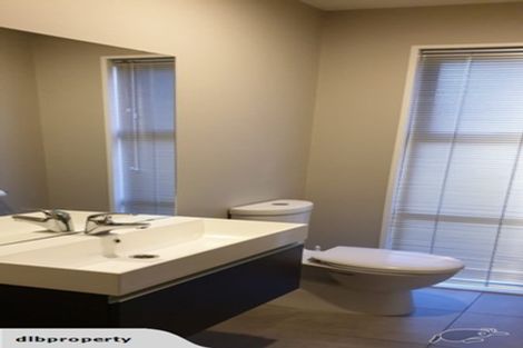 Photo of property in 142a Holly Road, St Albans, Christchurch, 8014